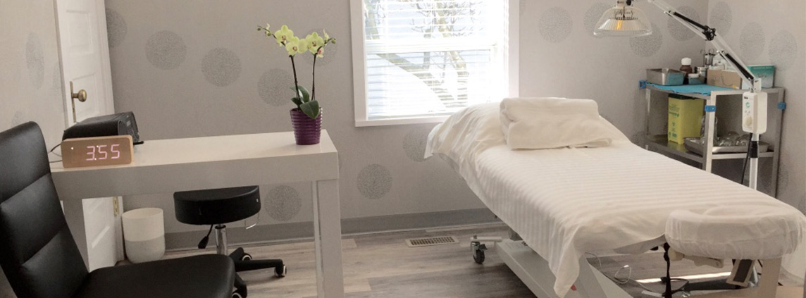 BlueWhite Health Treatment Room with white flowers